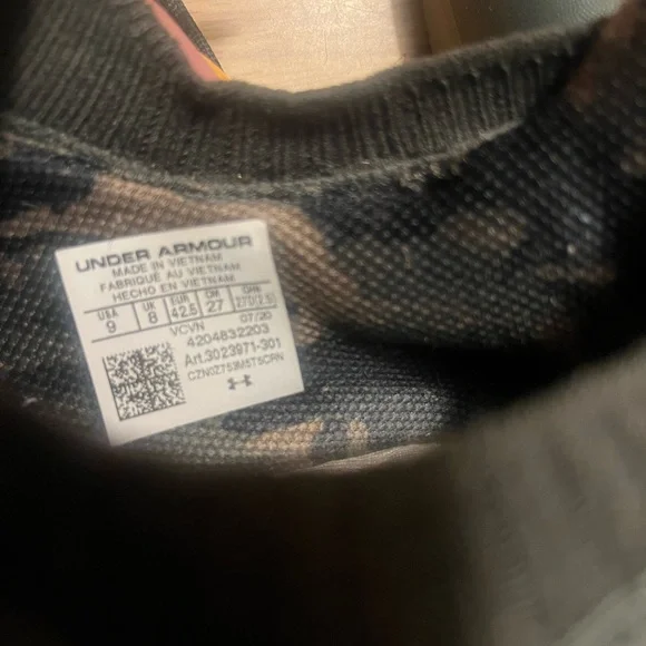 Under Armour Signature Inner Sole Sneakers - Picture 4 of 5